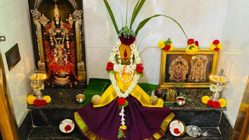 ಶ್ರಾವಣದ ಪ್ರತಿ ಶುಕ್ರವಾರವೂ ಲಕ್ಷ್ಮೀ ಪೂಜೆ ಮಾಡೋದು ಯಾಕೆ? - ಏನಿದರ ಮಹತ್ವ? 15 lakshmi pooja 1