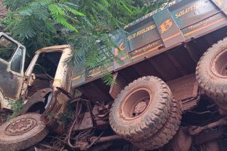 mining lorry accident two killed in ballari