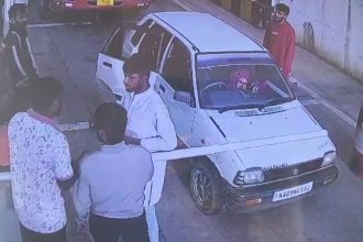 miscreants threatened the staff at the chaulagere toll plaza in alur with gun in hassan