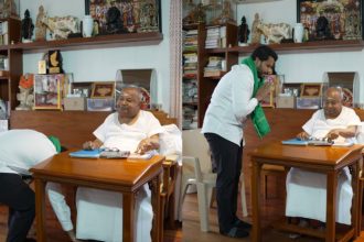 ಬಿಡದಿ ಟೌನ್ಶಿಪ್ ವಿರುದ್ಧ ಪಾದಯಾತ್ರೆಗೆ ಮುನ್ನ ದೇವೇಗೌಡರ ಆಶೀರ್ವಾದ ಪಡೆದ ನಿಖಿಲ್ 8 nikhil kumaraswamy h.d.deve gowda