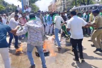 protest against gutka ban order mp renukacharya madal mallikarjun detained in davanagere 1
