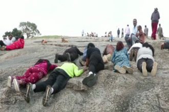 save lalbagh walkers protest hugging rocks