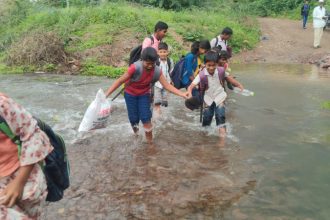 school children in athani risk lives crossing overflowing stream parents demand road connectivity athani belagavi