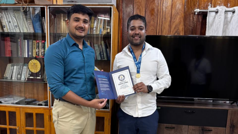 ಅಂಡಮಾನ್ ಸಮುದ್ರದಲ್ಲಿ ಅತಿ ದೊಡ್ಡ ತ್ರಿವರ್ಣ ಧ್ವಜ ಅನಾವರಣ - ಆರ್.ಅಶೋಕ್ ಪುತ್ರ ಶರತ್ಗೆ ಸನ್ಮಾನ 11 the largest indian flag is unveiled in the andaman sea bengalurus sharath ashok is honored 2