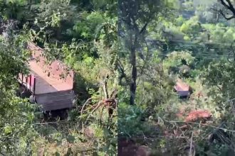 truck falls into 100 foot deep gorge due to brake failure in chikkamagaluru