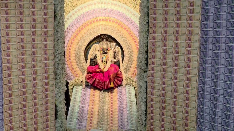 varamahalakshmi festival special decoration of currency notes at chamundeshwari temple in srirangapatna