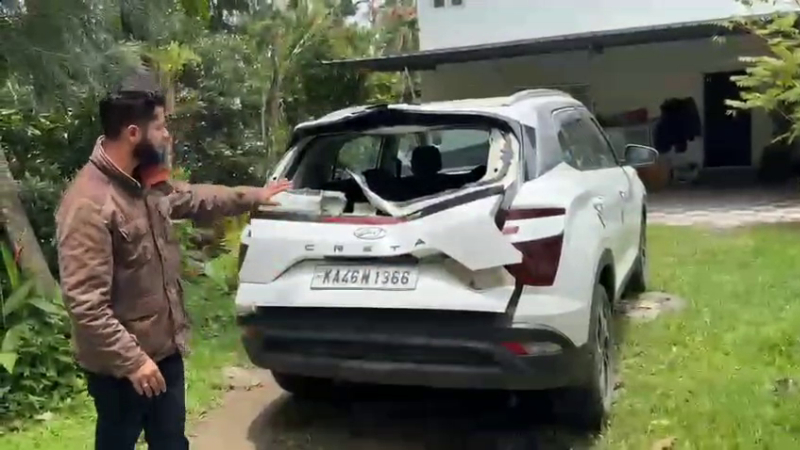 ಕಾರಿನ ಮೇಲೆ ಕಾಡಾನೆ ದಾಳಿ – ಚಾಲಕನ ಸಮಯಪ್ರಜ್ಞೆಯಿಂದ ಕುಟುಂಬ ಪಾರು