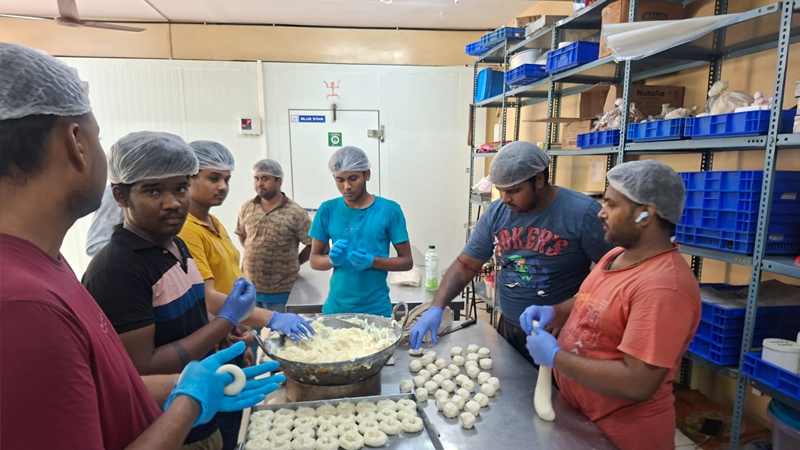 Exclusive | ಹಬ್ಬಗಳ ಮಧ್ಯೆ ʻಸ್ವೀಟ್ ಬಾಂಬ್ʼ ಸ್ಫೋಟ - ಬಿಕಾನೇರ್ ಸ್ವೀಟ್ಸ್ ತಯಾರಿಕಾ ಘಟಕ ಜಪ್ತಿ 11 Bengaluru Sweets 3