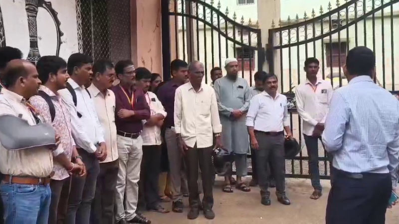 ಕಚೇರಿಗೆ ಸರಿಯಾದ ಸಮಯಕ್ಕೆ ಬಾರದ ಅಧಿಕಾರಿಗಳಿಗೆ ಗೇಟ್ ಬಂದ್ – ಜಿ.ಪಂ ಸಿಇಒ‌ ಕ್ಲಾಸ್
