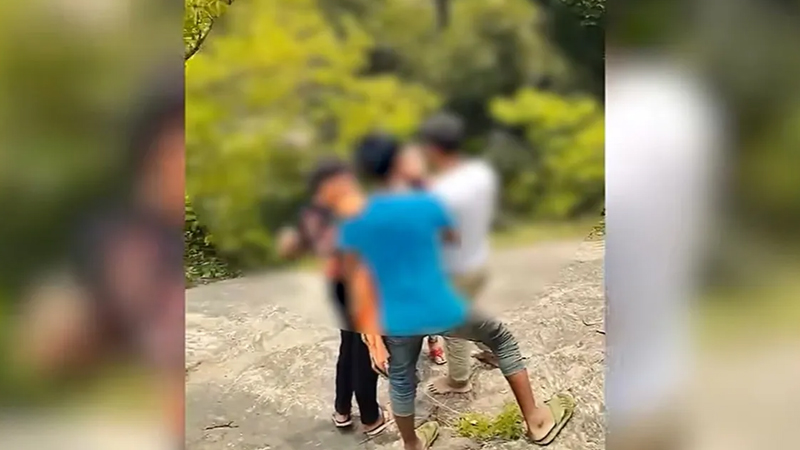 Video Viral | ಬಿಹಾರದಲ್ಲಿ ಅಪ್ರಾಪ್ತೆಗೆ ಲೈಂಗಿಕ ಕಿರುಕುಳ - ಒಂದೇ ವಾರದಲ್ಲಿ 3ನೇ ಕೇಸ್ 9 Bihar Women 2