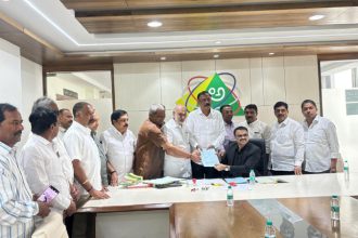 CM DK Shivakumars Kin MLC Ravi Elected Apex Bank President 1