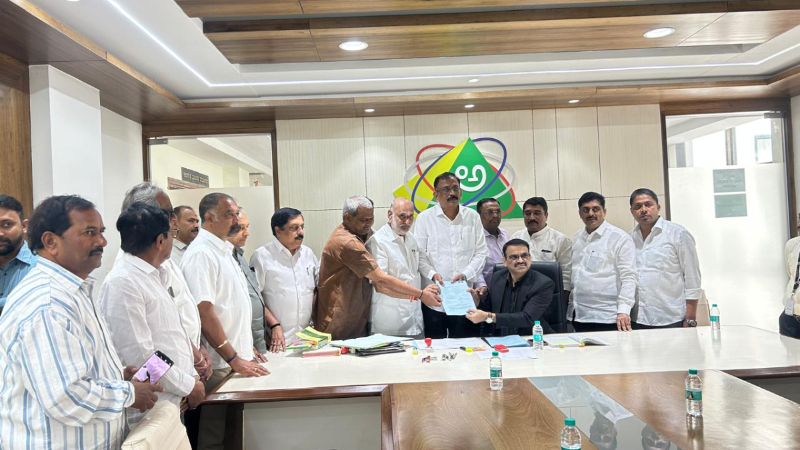 CM DK Shivakumars Kin MLC Ravi Elected Apex Bank President 1