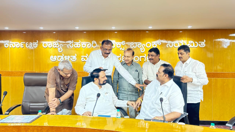 ಅಪೆಕ್ಸ್ ಬ್ಯಾಂಕ್ ಅಧ್ಯಕ್ಷರಾಗಿ ಡಿಕೆಶಿ ಆಪ್ತ ಎಂಎಲ್ಸಿ ರವಿ ಆಯ್ಕೆ - ಸಿದ್ದು ಆಪ್ತ ರಾಜಣ್ಣಗೆ ನಿರಾಸೆ 9 CM DK Shivakumars Kin MLC Ravi Elected Apex Bank President 2