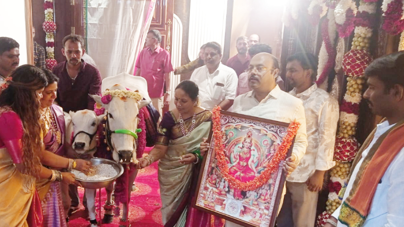 CM Siddaramaiahs Wife Parvathi Performs Go Pooja During Housewarming Ceremony Son Yathindra Holds Goddess Lakshmi Photo