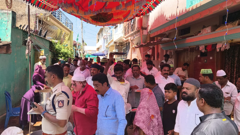 Communal Harmony in Hoovina Hadagali Muslim Community Offers Prayers to Reinstalled Ganesha Resolves Tension