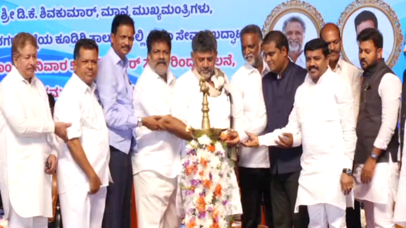 ಸಿಎಂ ಡಿಕೆಶಿ ಕನಸಿನ ʻಪ್ರಜಾಸೇವಾ ಇಲಾಖೆʼ ಲೋಕಾರ್ಪಣೆ - ಜ್ಯೋತಿ ಬೆಳಗಿಸಿ ಕಾರ್ಯಕ್ರಮಕ್ಕೆ ಚಾಲನೆ 11 DK Shivakumar 2 1