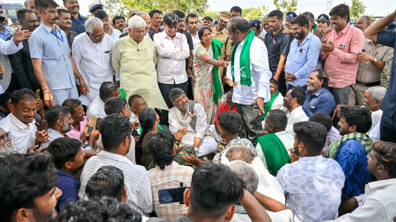 DK Shivakumar visits drought hit places in gadag 2