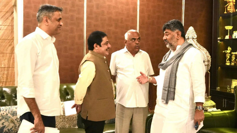 ಸಿಎಂ ಭೇಟಿಯಾದ ಜಮೀರ್ ಅಹ್ಮದ್ - ಮಾಜಿ ಶಾಸಕ ರಮೇಶ್ ಕುಮಾರ್, ಪೊನ್ನಣ್ಣ ಸಾಥ್ 9 DK Shivakumar zameer Ahmed ramesh kumar ponnanna 1
