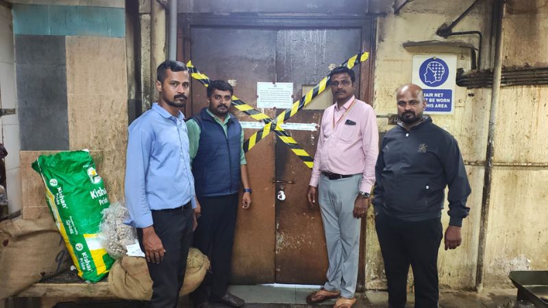 ಬೆಂಗಳೂರಿನ ಪ್ರತಿಷ್ಠಿತ ಕ್ಲಬ್ನ ಕರ್ಮಕಾಂಡ ಬಯಲು - ಕೊಳೆತ ತರಕಾರಿ, ಮಾಂಸ ಪತ್ತೆ 11 Dirty kitchen bengaluru 2