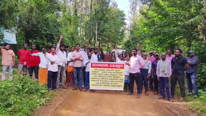 ನಿಮ್ಮೂರಿನ ರಸ್ತೆ ಸರಿ ಇಲ್ಲ, ಹೆಣ್ಣು ಕೊಡಲ್ಲ - ಮಲೆನಾಡಿನ ಯುವಕರಿಗೆ ಎದುರಾದ ಹೊಸ ಸಂಕಷ್ಟ! 9 Edeyuru Marasanige Mavinakere and K.Kelaguru villages in Kalasa taluk are completely damaged 1