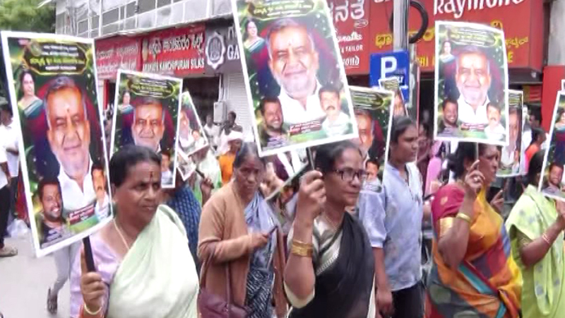 ಪಕ್ಷದ ಬಾವುಟವಿಲ್ಲದೇ ಮೈಸೂರಿನಲ್ಲಿ ಶಕ್ತಿ ಪ್ರದರ್ಶನ - ದಳಪತಿ ಹೇಳಿಕೆಗೆ ಟಕ್ಕರ್ ಕೊಟ್ರಾ ಜಿಟಿಡಿ? 13 GT Devegowda 2