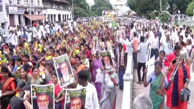 ಪಕ್ಷದ ಬಾವುಟವಿಲ್ಲದೇ ಮೈಸೂರಿನಲ್ಲಿ ಶಕ್ತಿ ಪ್ರದರ್ಶನ - ದಳಪತಿ ಹೇಳಿಕೆಗೆ ಟಕ್ಕರ್ ಕೊಟ್ರಾ ಜಿಟಿಡಿ? 11 GT Devegowda 3
