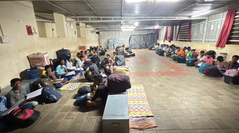 ಶೆಡ್ನಲ್ಲಿ ಮಕ್ಕಳ ವಾಸ್ತವ್ಯಕ್ಕೆ ಸಚಿವ ಶಿವಲಿಂಗೇಗೌಡ ಗರಂ - ನಿನ್ನ ಮಕ್ಕಳಾಗಿದ್ರೆ ಅಲ್ಲೇ ಮಲಗಿಸ್ತಿದ್ಯಾ? ಅಂತ ಅಧಿಕಾರಿಗೆ ತರಾಟೆ 11 Hassan Shanthigrama Ambedkar Residential School Lack Of Infrastructure