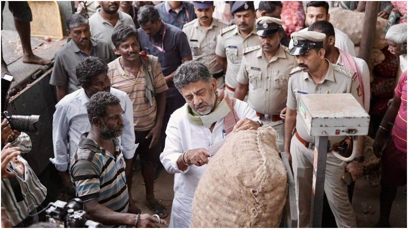 High Court Judge V Srishananda Lauds CM DK Shivakumars Surprise APMC Visit