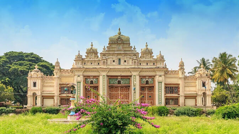 ಮೈಸೂರಿನಲ್ಲಿ ದಸರಾ ಸೊಬಗು, ಅರಮನೆ ಬೆಡಗು - ದಸರೆಯಲ್ಲಿ ನೀವು ನೋಡಲೇಬೇಕಾದ ಅರಮನೆಗಳಿವು! 15 Jaganmohan Palace