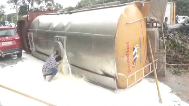 KMF Nandini Milk Tanker Overturn Hebbal