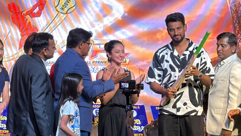 ಕರ್ನಾಟಕ ಸಾಫ್ಟ್ ಬಾಲ್ ಪ್ರಿಮಿಯರ್ ಲೀಗ್ ಸೀಸನ್-3ಗೆ ಚಾಲನೆ; ನಟ ಡಾರ್ಲಿಂಗ್ ಕೃಷ್ಣ, ಐಂದ್ರಿತಾ ರೇ ಉದ್ಘಾಟನೆ 11 Karnataka Softball Premier League Season 3 Inauguration 1