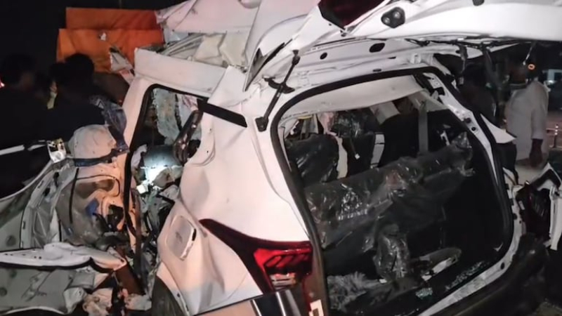 Kerala 8 Tamil Nadu Engineering Students Killed as Car Rams Parked Lorry on NH 66 in Thrissur