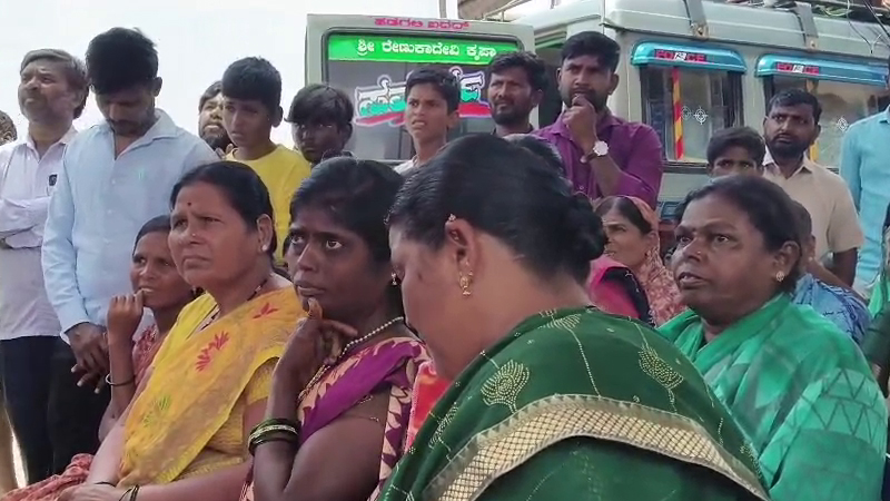 ಕೊಪ್ಪಳ | ಶೌಚಾಲಯದ ಬೇಡಿಕೆಯಿಟ್ಟ ಮಹಿಳೆಯರಿಗೆ ರಾಯರೆಡ್ಡಿ ಉದ್ಧಟತನ 9 Koppala Women
