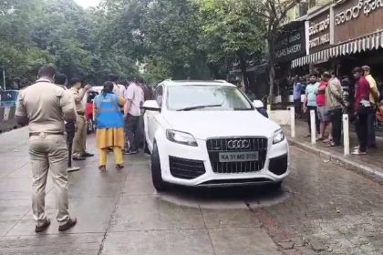 Koramangala Dead Body Found In Laxury Car