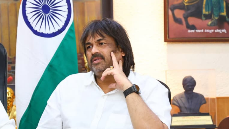 ಕರ್ನಾಟಕದಲ್ಲಿ ಉರ್ದು ಮಾಧ್ಯಮ ಶಿಕ್ಷಣದ ಸ್ಥಿತಿಗತಿ ಅಧ್ಯಯನ ವರದಿ-2025 ಸ್ವೀಕರಿಸಿದ ಸಚಿವ ಮಧು ಬಂಗಾರಪ್ಪ 11 Madhu Bangarappa