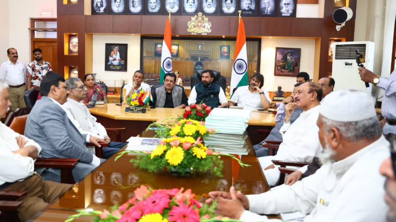 ಕರ್ನಾಟಕದಲ್ಲಿ ಉರ್ದು ಮಾಧ್ಯಮ ಶಿಕ್ಷಣದ ಸ್ಥಿತಿಗತಿ ಅಧ್ಯಯನ ವರದಿ-2025 ಸ್ವೀಕರಿಸಿದ ಸಚಿವ ಮಧು ಬಂಗಾರಪ್ಪ 10 Madhu Bangarappa Urdu Education Report In Karnataka 1