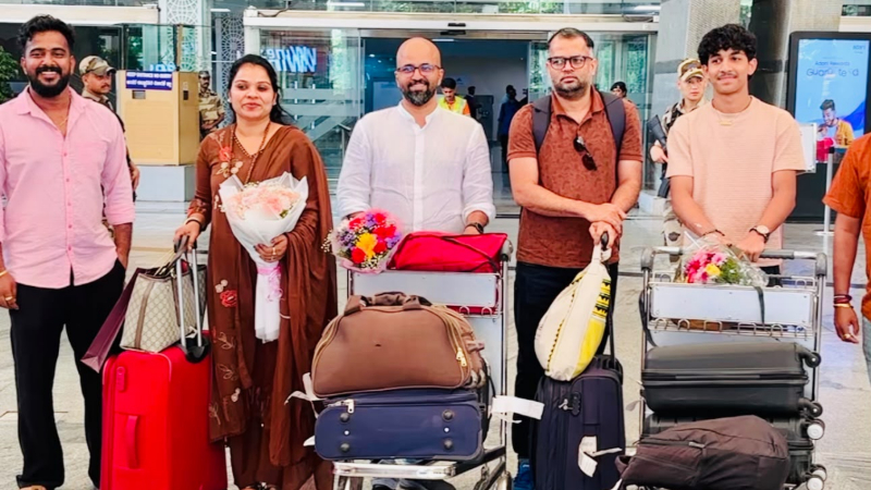 ರಾಷ್ಟ್ರಪ್ರಶಸ್ತಿ ವಿಜೇತ ತುಳುನಾಡಿನ ಕಲಾವಿದರು ತಾಯ್ನಾಡಿಗೆ: ಏರ್ಪೋರ್ಟ್ನಲ್ಲಿ ಆತ್ಮೀಯ ಸ್ವಾಗತ 9 Mithya movie team 1