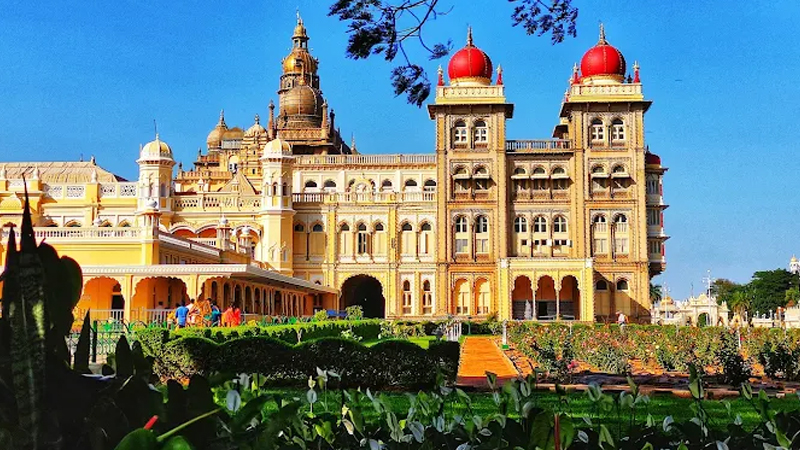 ಮೈಸೂರಿನಲ್ಲಿ ದಸರಾ ಸೊಬಗು, ಅರಮನೆ ಬೆಡಗು - ದಸರೆಯಲ್ಲಿ ನೀವು ನೋಡಲೇಬೇಕಾದ ಅರಮನೆಗಳಿವು! 13 Mysuru palace 2
