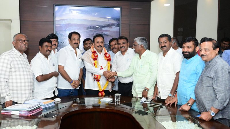 ಕೃಷ್ಣಾ ಭಾಗ್ಯ ಜಲ ನಿಗಮದ ಪ್ರಗತಿ ಪರಿಶೀಲನೆ - ಕಳಪೆ ಕಾಮಗಾರಿ ಸಹಿಸಲ್ಲ, ಗುಣಮಟ್ಟದಲ್ಲಿ ರಾಜಿ ಇಲ್ಲ: ಚಲುವರಾಯಸ್ವಾಮಿ ಎಚ್ಚರಿಕೆ 15 N Chaluvaraya Swamy