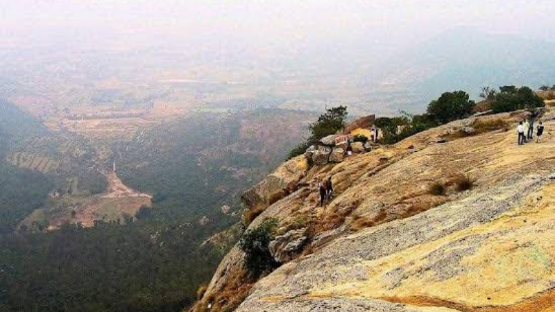 ನೆತ್ತರು ಹರಿದ ಜಾಗವೀಗ ಪ್ರವಾಸಿ ತಾಣ - ʻಡಾರ್ಕ್ ಟೂರಿಸಂʼನೊಂದಿಗೆ ಇತಿಹಾಸದ ಕರಾಳ ಪುಟಗಳ ಮೆಲುಕು 24 Nandi Hilsl Tippu drop