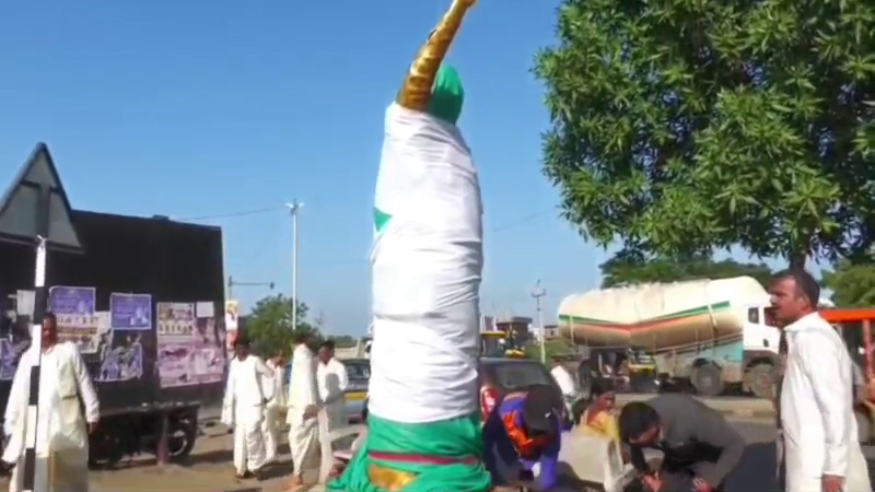 Siddaramaiah Statue 2