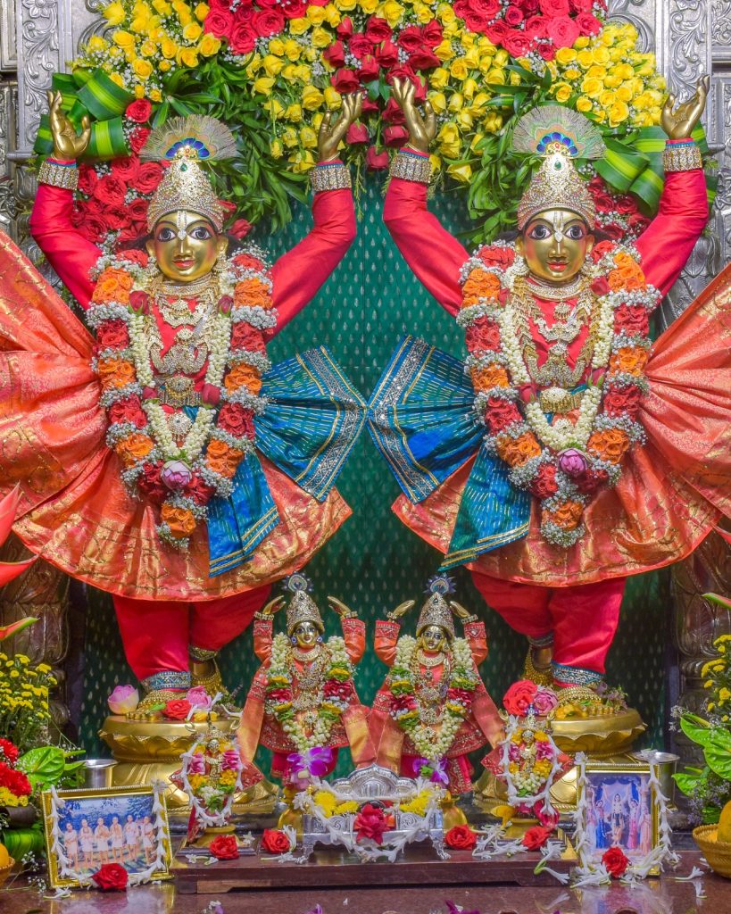 Photo Gallery| ಬೆಂಗಳೂರು ಇಸ್ಕಾನ್ನಲ್ಲಿ ಶ್ರೀ ಕೃಷ್ಣ ಜನ್ಮಾಷ್ಟಮಿ ಸಂಭ್ರಮ - ಕಣ್ತುಂಬಿಕೊಂಡ ಸಾವಿರಾರು ಭಕ್ತರು 20 Sri Krishna Janmashtami celebrations at ISKCON Bengaluru 2