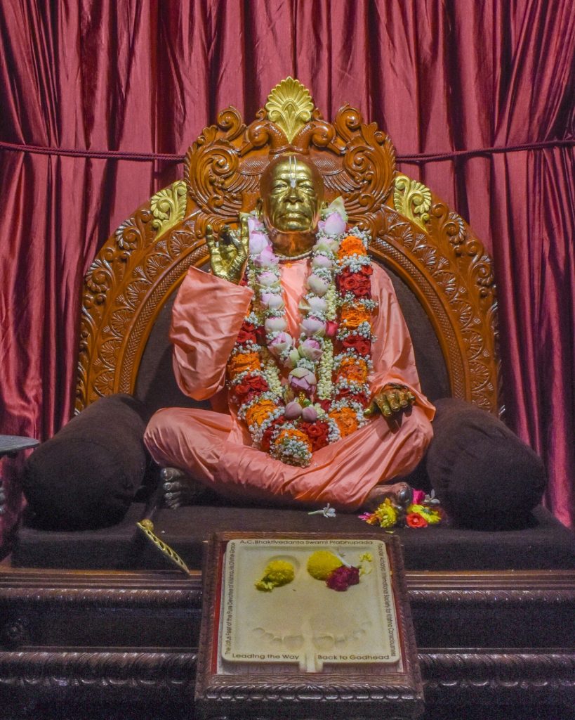 Photo Gallery| ಬೆಂಗಳೂರು ಇಸ್ಕಾನ್ನಲ್ಲಿ ಶ್ರೀ ಕೃಷ್ಣ ಜನ್ಮಾಷ್ಟಮಿ ಸಂಭ್ರಮ - ಕಣ್ತುಂಬಿಕೊಂಡ ಸಾವಿರಾರು ಭಕ್ತರು 23 Sri Krishna Janmashtami celebrations at ISKCON Bengaluru 3