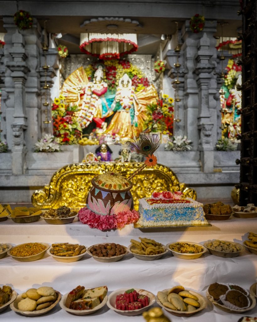 Photo Gallery| ಬೆಂಗಳೂರು ಇಸ್ಕಾನ್ನಲ್ಲಿ ಶ್ರೀ ಕೃಷ್ಣ ಜನ್ಮಾಷ್ಟಮಿ ಸಂಭ್ರಮ - ಕಣ್ತುಂಬಿಕೊಂಡ ಸಾವಿರಾರು ಭಕ್ತರು 22 Sri Krishna Janmashtami celebrations at ISKCON Bengaluru 4