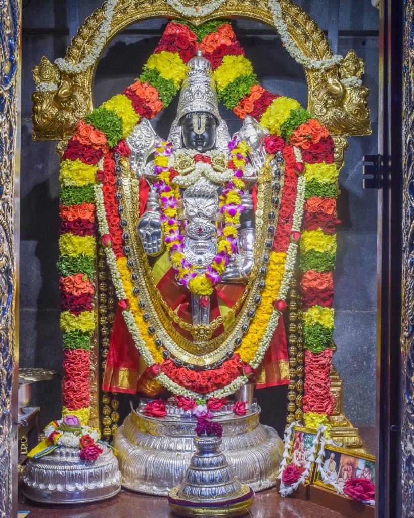 Photo Gallery| ಬೆಂಗಳೂರು ಇಸ್ಕಾನ್ನಲ್ಲಿ ಶ್ರೀ ಕೃಷ್ಣ ಜನ್ಮಾಷ್ಟಮಿ ಸಂಭ್ರಮ - ಕಣ್ತುಂಬಿಕೊಂಡ ಸಾವಿರಾರು ಭಕ್ತರು 19 Sri Krishna Janmashtami celebrations at ISKCON Bengaluru2
