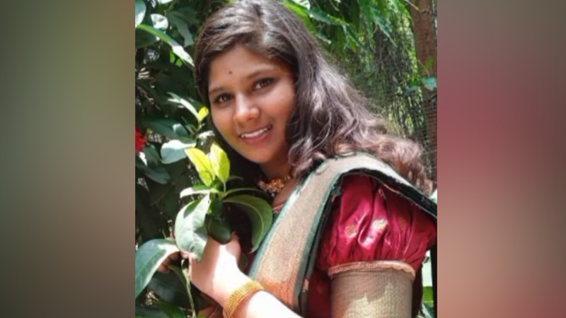 ಪ್ರೀತಿ ಹೆಸರಲ್ಲಿ ಯುವಕನಿಂದ ಕಿರುಕುಳ - ನೇಣು ಬಿಗಿದುಕೊಂಡು ಯುವತಿ ಆತ್ಮಹತ್ಯೆ 9 Suicide