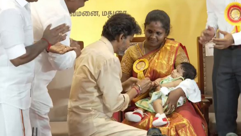 ನವಜಾತ ಶಿಶುವಿಗೆ ಉಂಗುರ ತೊಡಿಸಿ ʻತಾಯ್ ಮಾಮನ್ ತಂಗ ಮೋದಿರಂʼ ಯೋಜನೆಗೆ ವಿಜಯ್ ಚಾಲನೆ