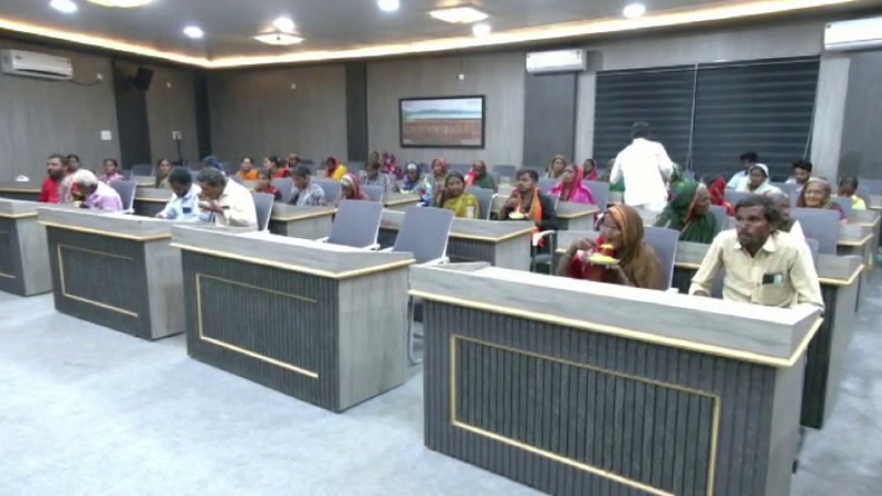 ಪಬ್ಲಿಕ್ ಟಿವಿ ಇಂಪ್ಯಾಕ್ಟ್| ಕೊಣ್ಣೂರು ನಿವಾಸಿಗಳಿಗೆ ಹಕ್ಕುಪತ್ರದ ಭರವಸೆ; ಬೆಂಗಳೂರು ಪಾದಯಾತ್ರೆ ಅರ್ಧಕ್ಕೆ ಮೊಟಕು