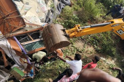 Tumakuru Lorry Fell Into Hemavathi Canal