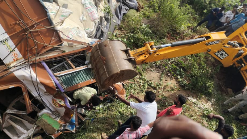 Tumakuru Lorry Fell Into Hemavathi Canal